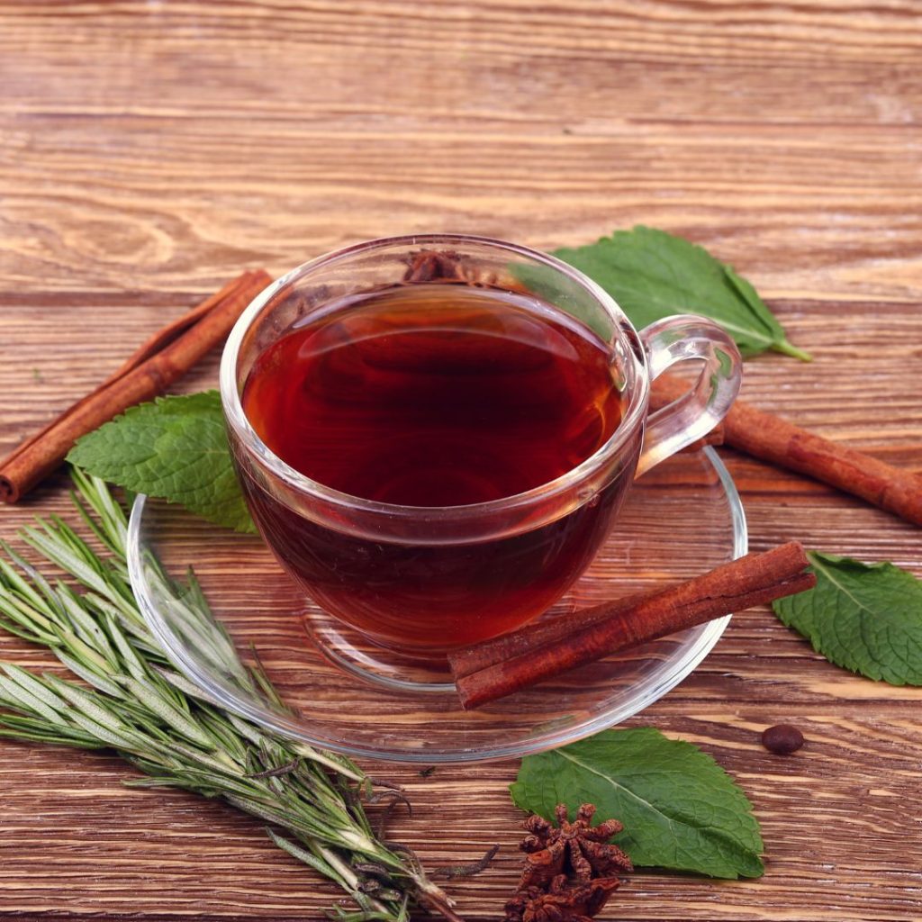Para qué sirve el té de romero